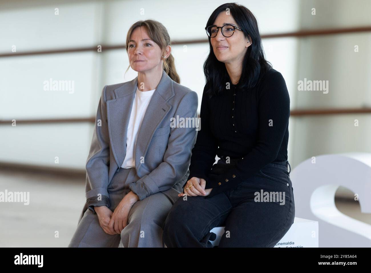 Donostia San Sebastian, Spagna. 27 settembre 2024. Nagore Aranburu e Alauda Ruiz De Azúa partecipano al "Querer" Photocall durante il 72° Festival Internazionale del Cinema di San Sebastian al Palazzo Kursaal di Donostia-San Sebastian. Credito: SOPA Images Limited/Alamy Live News Foto Stock