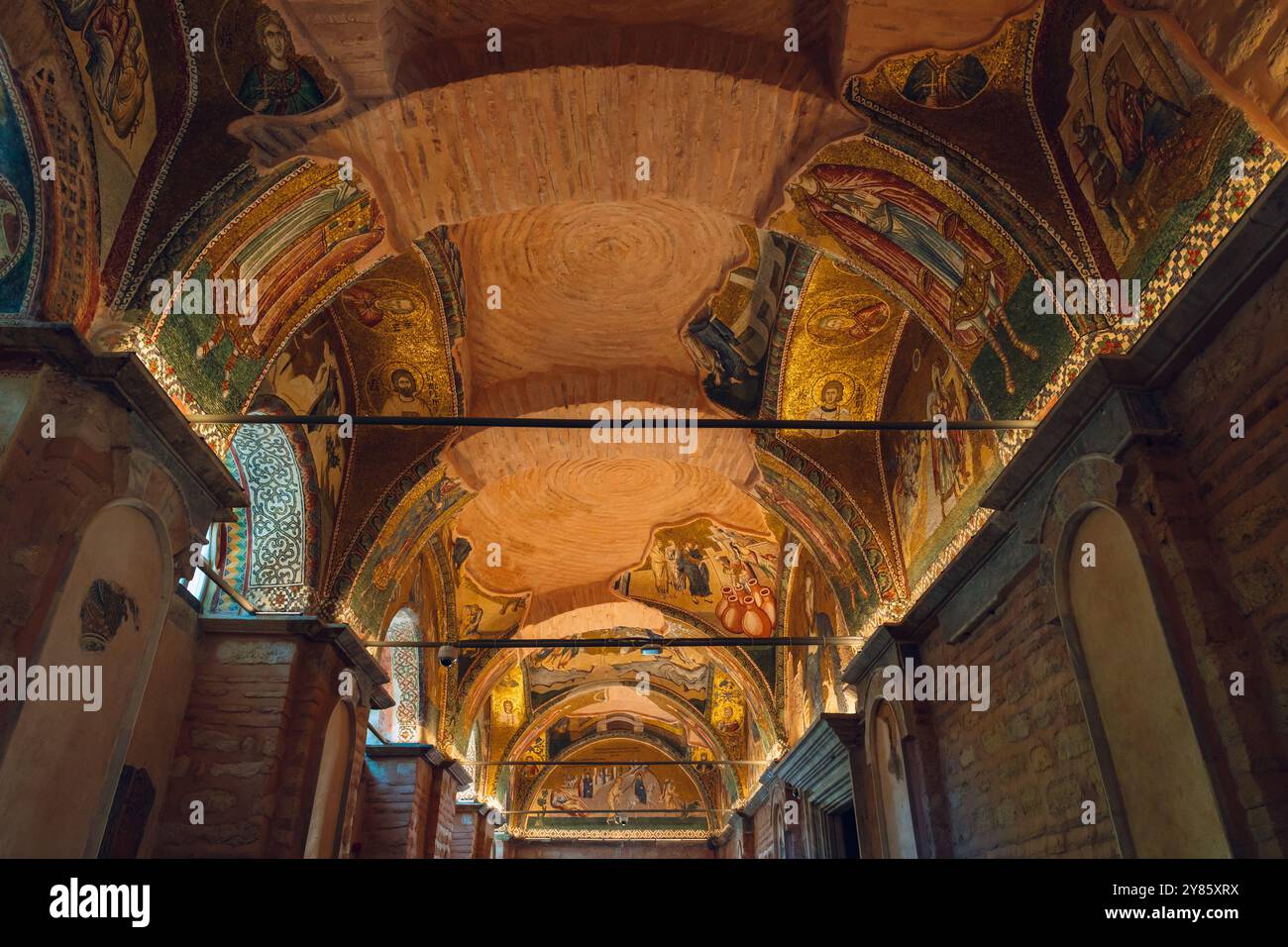 Soffitti della chiesa di Chora con mosaici. Moschea Kariye a Istanbul. Istanbul Turchia - 8.12.2024 Foto Stock