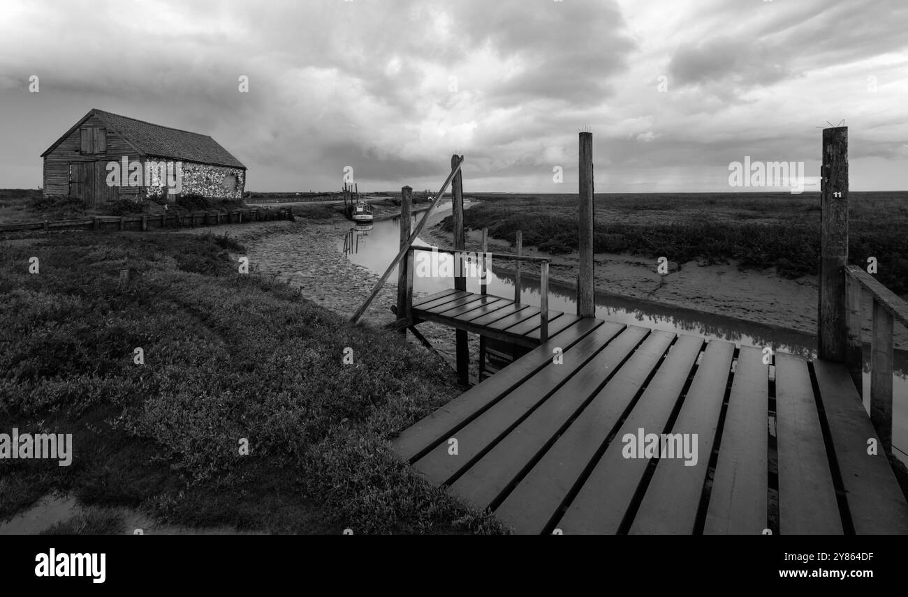 Thornham Old Harbour, comprese le dune Holme Dunes e l'Old Coal Barn, Thornham, North Norfolk, Norfolk, Inghilterra, REGNO UNITO Foto Stock