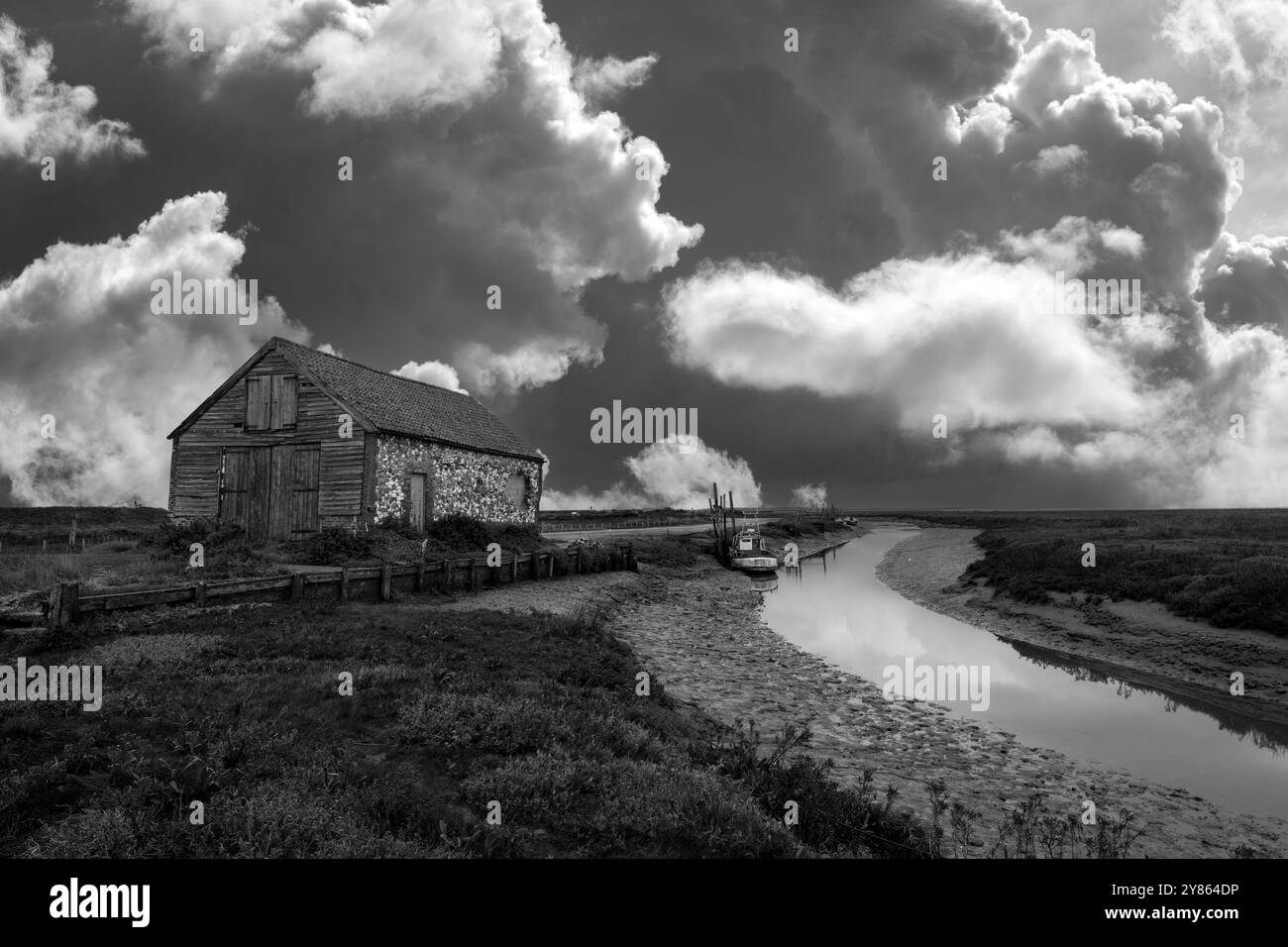 Thornham Old Harbour, comprese le dune Holme Dunes e l'Old Coal Barn, Thornham, North Norfolk, Norfolk, Inghilterra, REGNO UNITO Foto Stock