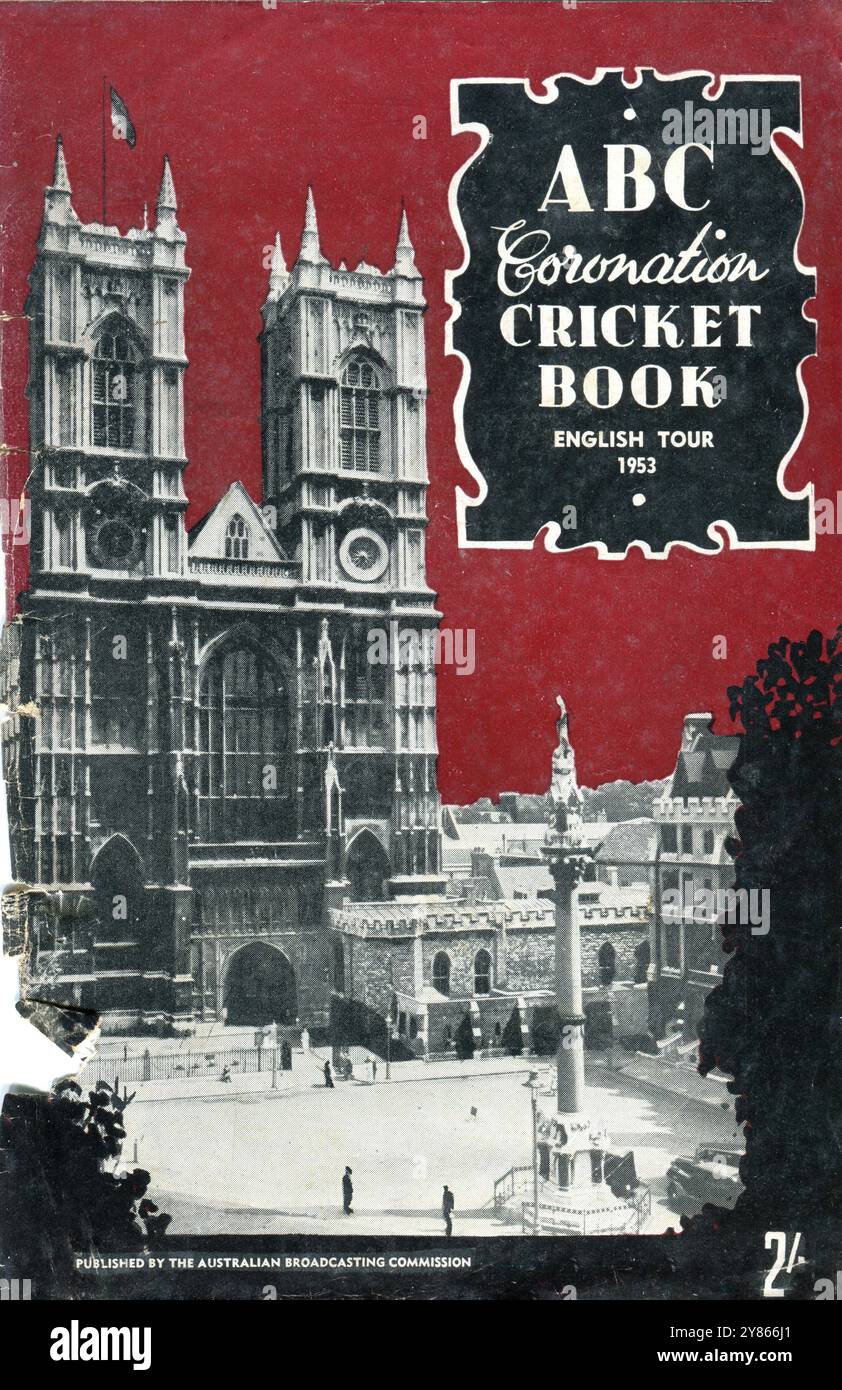 La copertina dell'ABC (Australian Broadcasting Commission) Coronation Cricket Book per il tour di test di cricket in Inghilterra programmato dall'Australian Cricket Team nel 1953. Il libro forniva i dettagli dei giocatori di entrambe le squadre e degli ovali di cricket in cui si sarebbero giocate le partite di prova. Il tour si svolse nello stesso mese e anno dell'incoronazione della regina Elisabetta II Foto Stock