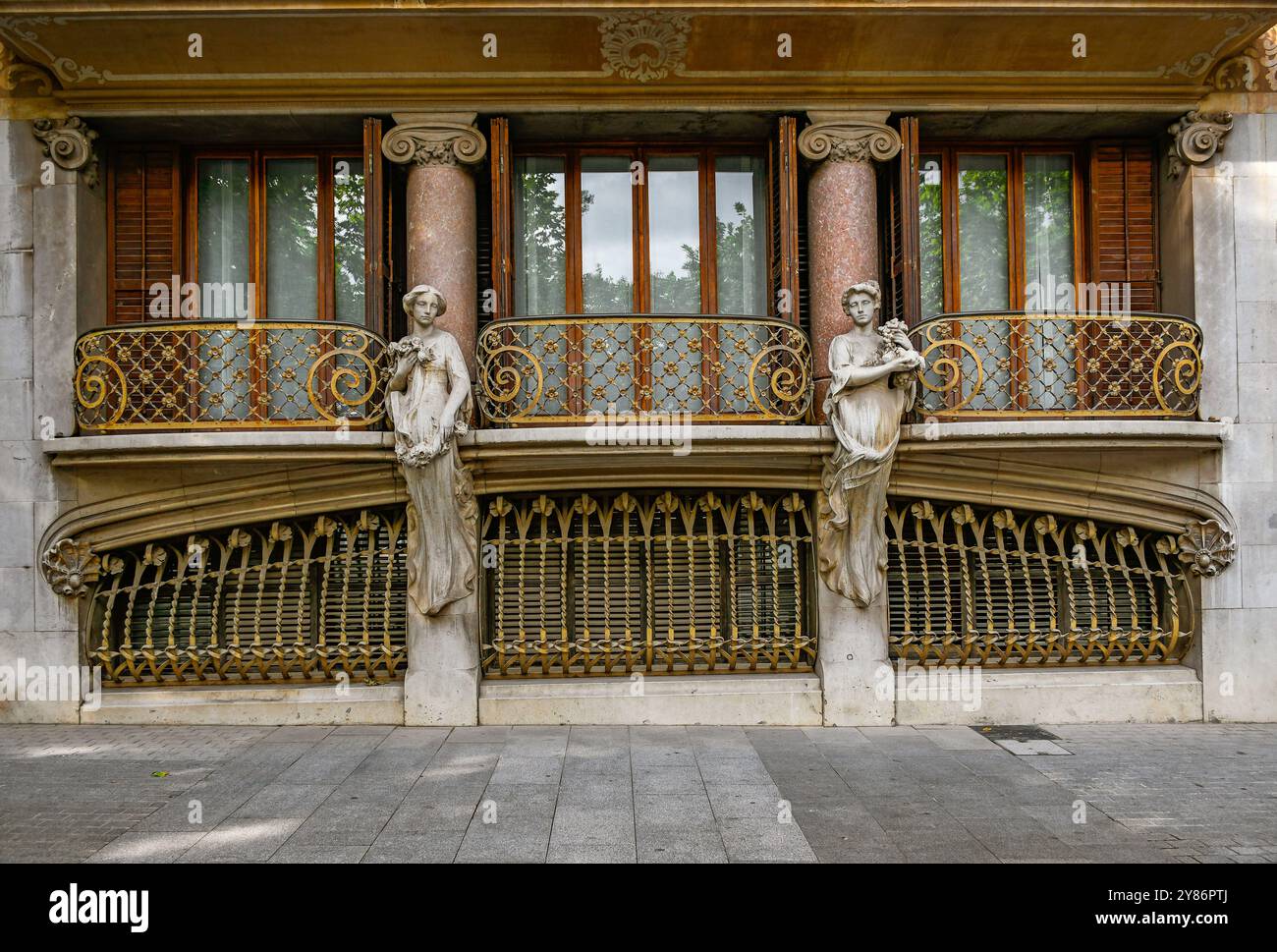 Casa Solà-Morales, percorso architettonico modernista a Olot, un gioiello catalano, ricco di storia, cultura e patrimonio culturale Foto Stock
