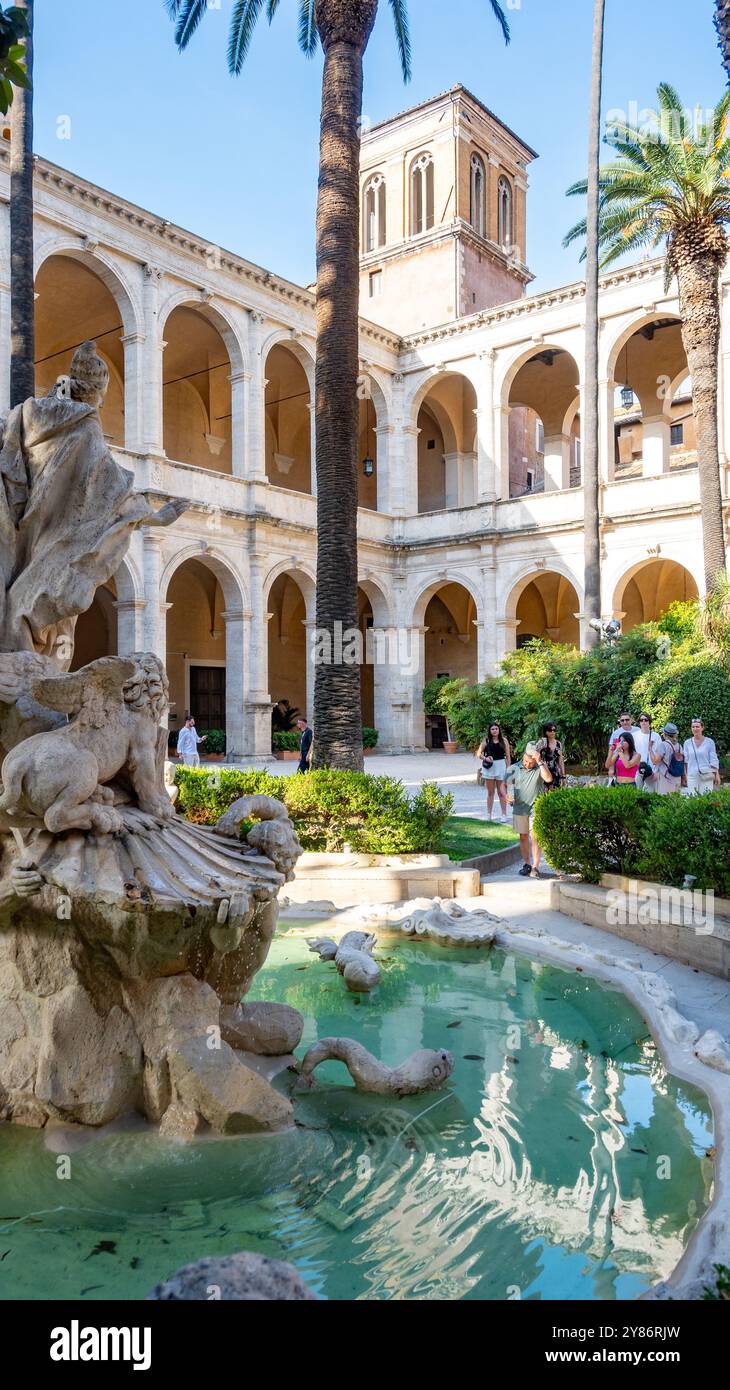 Roma, Italia, 22 luglio 2024, Fontana dei Giardini di Palazzo Venezia all'interno di Palazzo Venezia, solo editoriale. Foto Stock