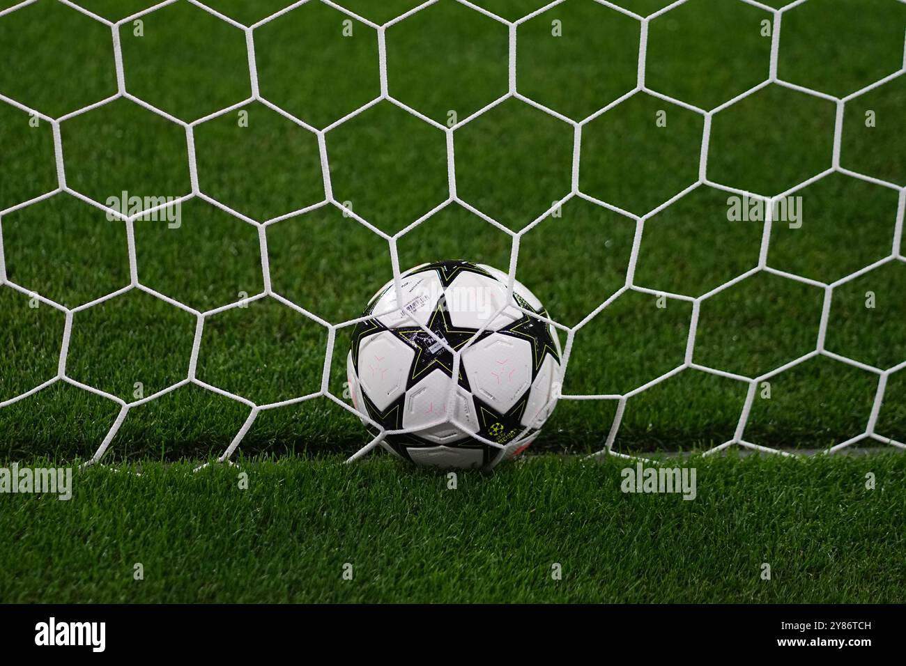 Lipsia, Germania. 2 ottobre 2024. Il pallone durante la partita di Champions League - MD2 tra RB Leipzig - Juventus alla Red Bull Arena di Lipsia, Germania. Crediti: Ulrik Pedersen/Alamy Foto Stock