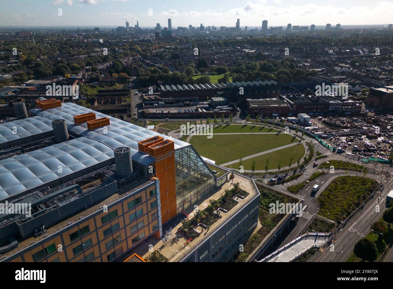 Smethwick, Sandwell, 3 ottobre 2024. Il Midland Metropolitan Hospital di Smethwick, vicino a Birmingham, aprirà domenica 6 ottobre, sei anni dopo. Il sito del super ospedale, che costava 988 milioni di sterline, doveva essere completato nell'ottobre 2018 prima che Carillion collassasse in amministrazione. L'ospedale, situato a 4 miglia dal centro di Birmingham, è stato poi afflitto da problemi dopo che una gru è crollata nell'edificio durante la costruzione nel 2019 e poi il sito è stato colpito da ritardi del coronavirus con una seconda data di consegna di 2022. Anche la facciata doveva essere sostituita in t Foto Stock