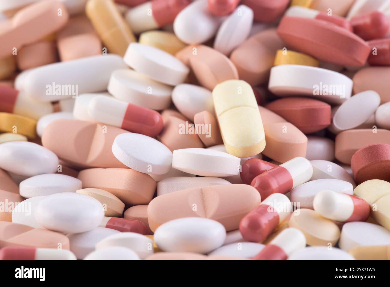 Un mucchio di pillole medicinali o integratori alimentari macro shot Foto Stock