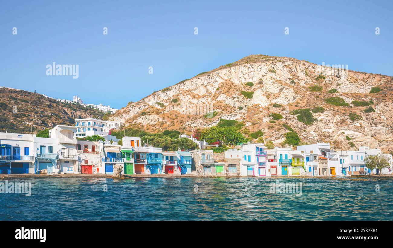 Una vista della città di Klima sulla piccola isola greca di Milos. Foto Stock