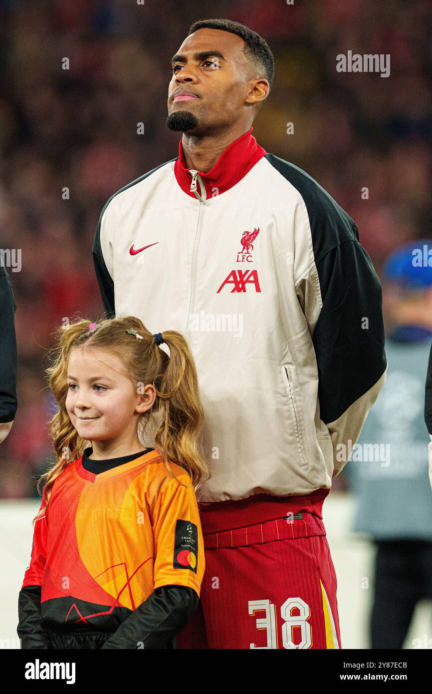 Ryan Gravenberch del Liverpool durante la partita di UEFA Champions League tra Liverpool e Bologna FC 1909 ad Anfield, Liverpool mercoledì 2 ottobre 2024. (Foto: Steven Halliwell | mi News) crediti: MI News & Sport /Alamy Live News Foto Stock