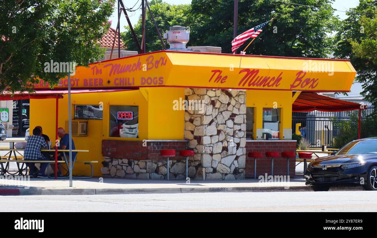 Il Munch Box, lo storico stand per hamburger di Chatsworth, costruito nel 1956, si trova al 21532 di Devonshire St, Los Angeles Foto Stock