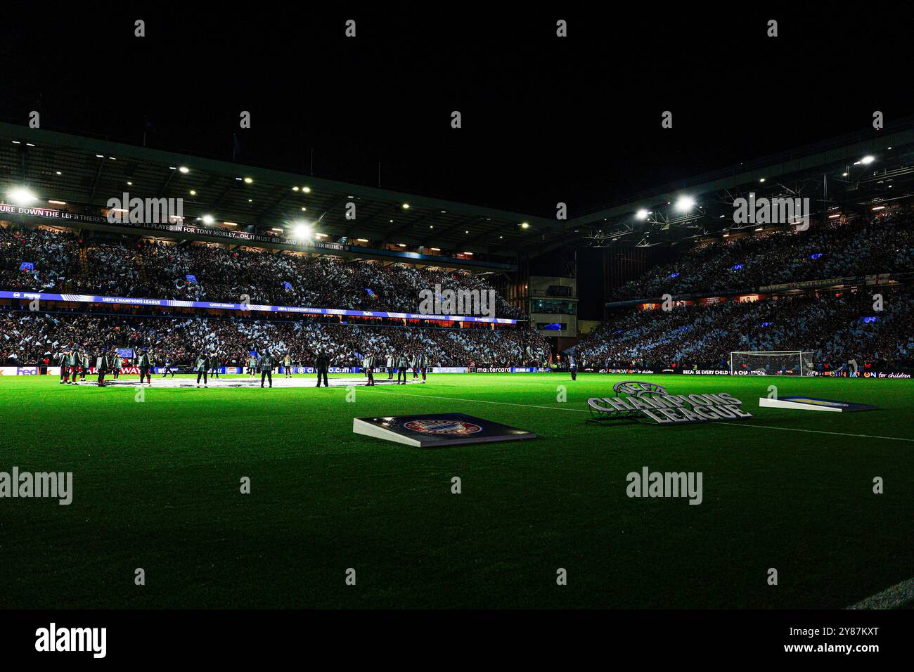 Villa Park vor Spielbeginn ENG, Aston Villa vs. FC Bayern Muenchen, Fussball, UEFA Champions League, Spieltag 2, Spielzeit 2024/25, 02.10.2024 foto: Eibner-Pressefoto/Marcel von Fehrn Foto Stock