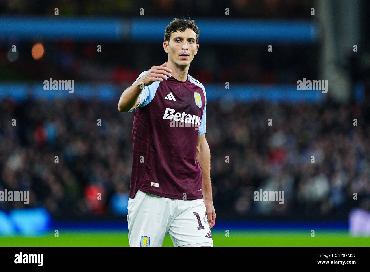 Pau Torres (Aston Villa, #14) ENG, Aston Villa vs. FC Bayern Muenchen, Fussball, UEFA Champions League, Spieltag 2, Spielzeit 2024/25, 02.10.2024 foto: Eibner-Pressefoto/Marcel von Fehrn Foto Stock