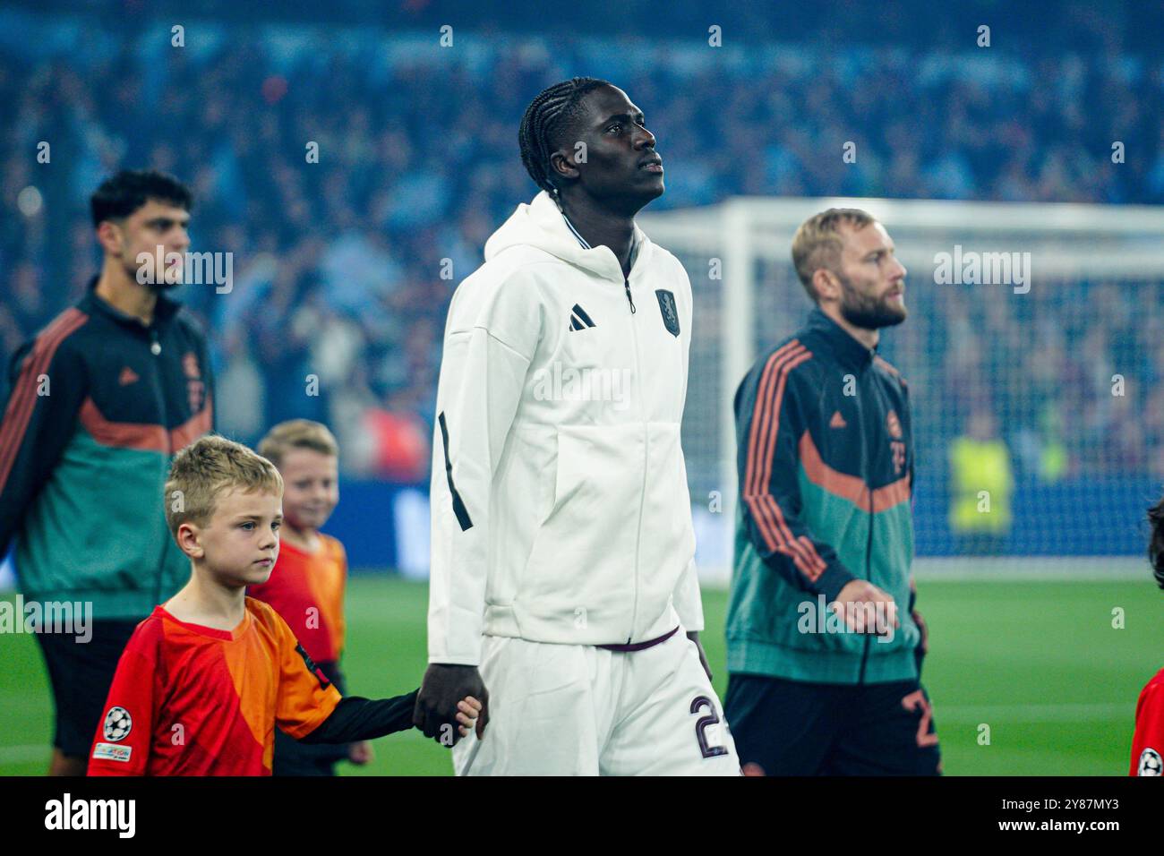 Amadou Onana (Aston Villa, #24) IT, Aston Villa vs. FC Bayern Muenchen, Fussball, UEFA Champions League, Spieltag 2, Spielzeit 2024/25, 02.10.2024 foto: Eibner-Pressefoto/Marcel von Fehrn Foto Stock