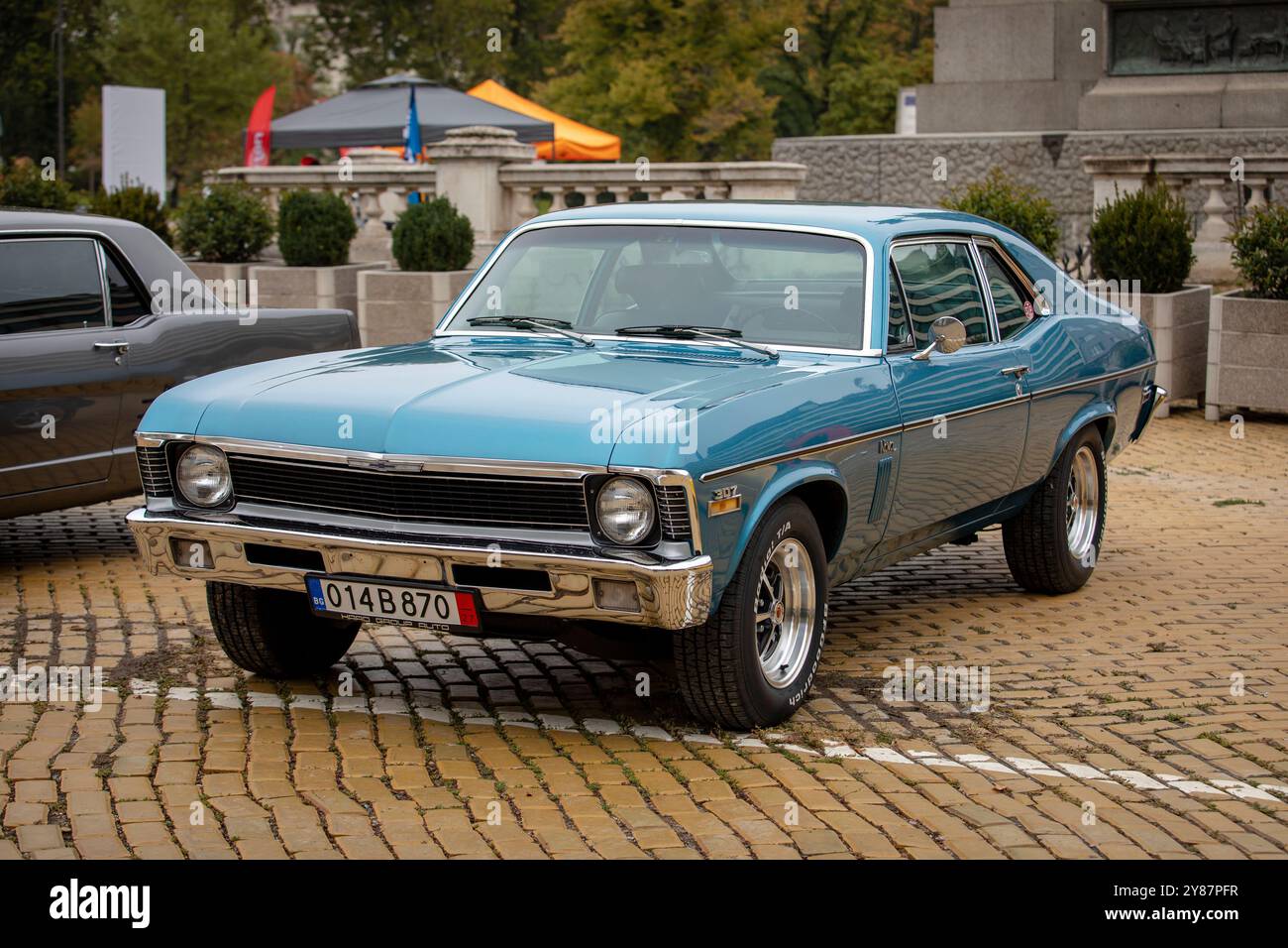 Sofia, Bulgaria - 15 settembre 2024: Sfilata di auto d'epoca alla Parata Autunno retro a Sofia, Bulgaria, 1972 Chevrolet Nova Foto Stock
