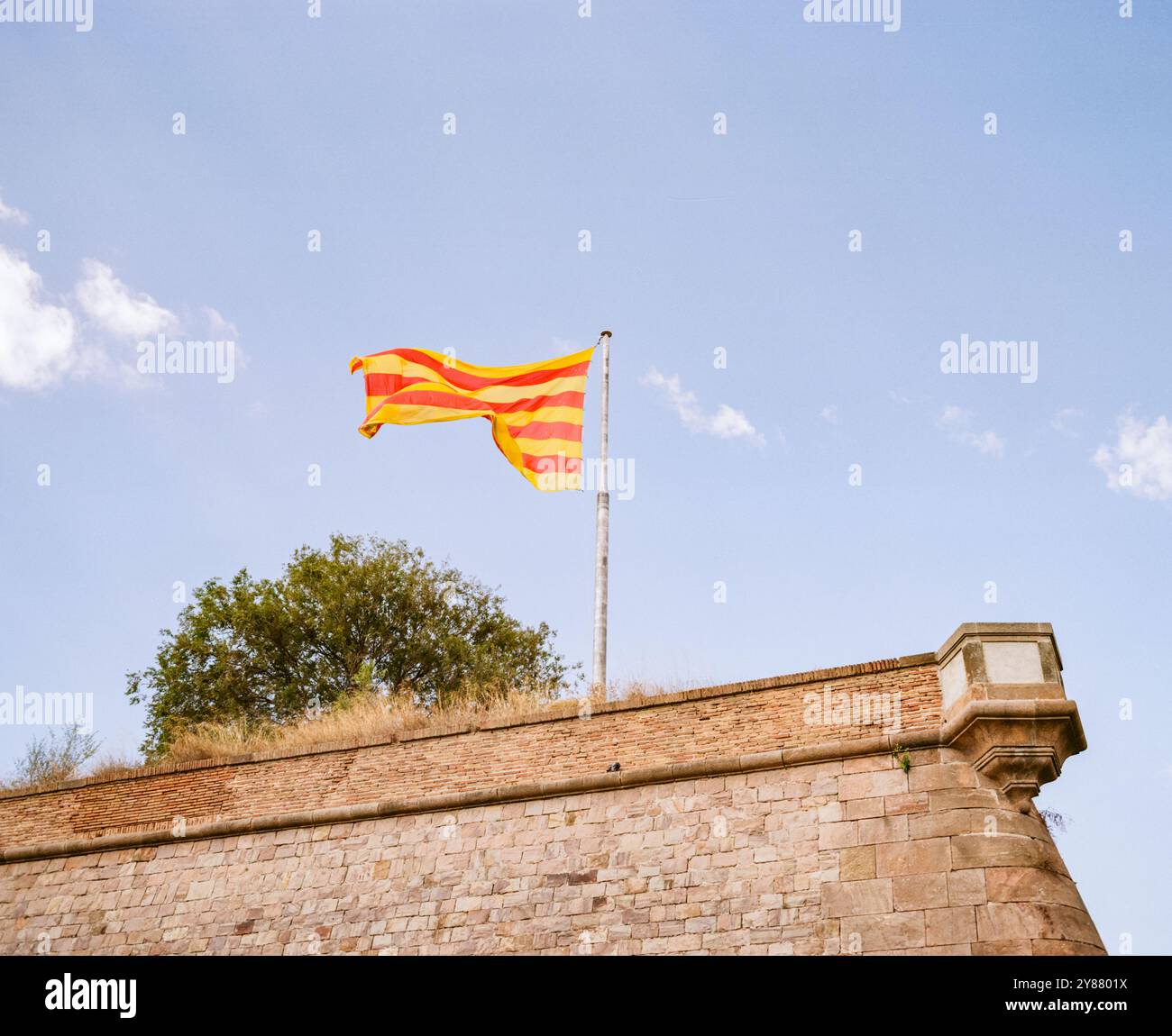 Bandiera del castello di Montjuic, Barcellona, Spagna, Europa. Foto Stock