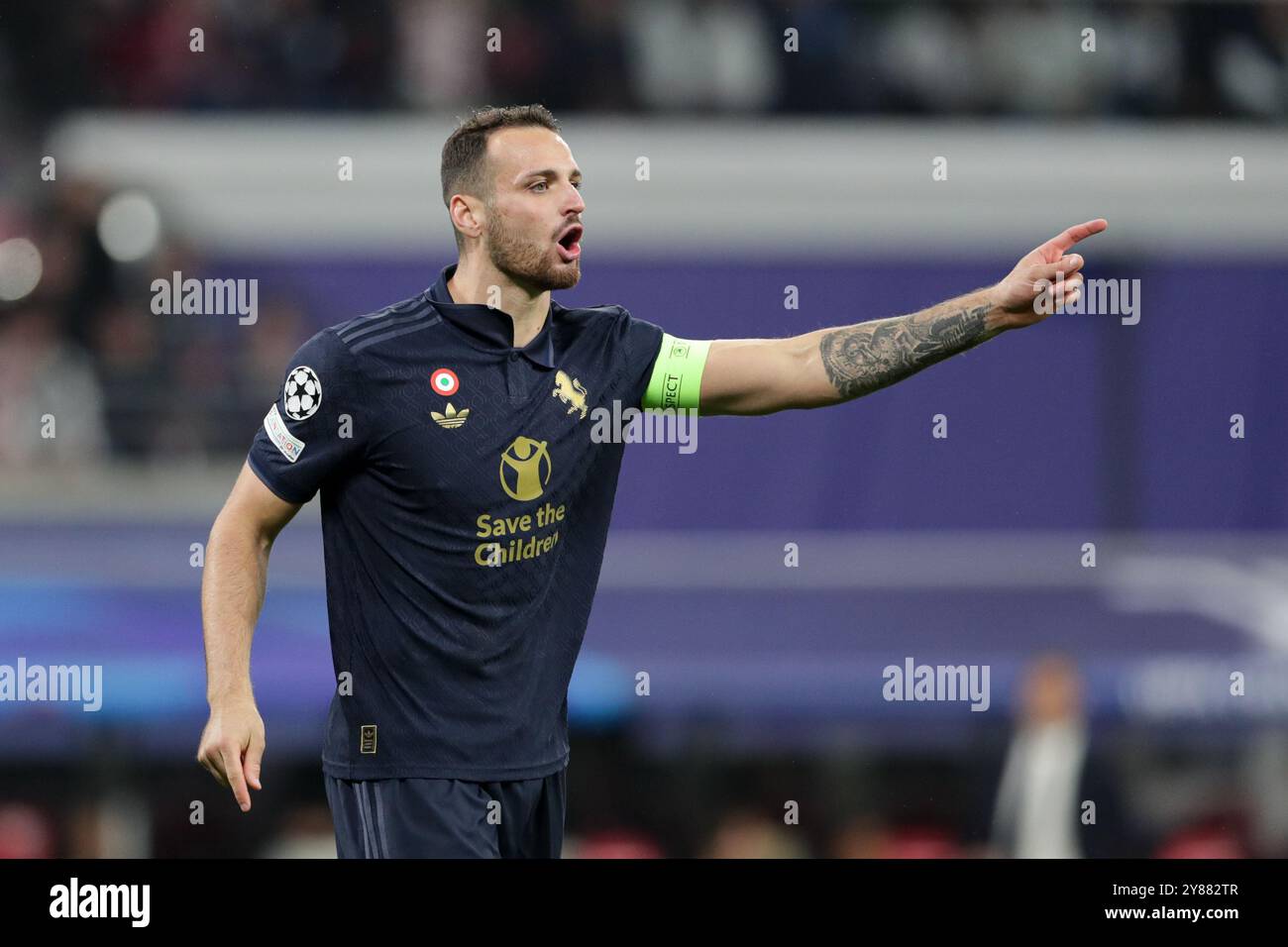 Lipsia, Germania. 2 ottobre 2024. Federico gatti della Juventus visto in azione durante la partita di UEFA Champions League tra RB Lipsia e Juventus alla Red Bull Arena. Punteggio finale; RB Leipzig 2 : 3 Juventus. (Foto di Grzegorz Wajda/SOPA Images/Sipa USA) credito: SIPA USA/Alamy Live News Foto Stock