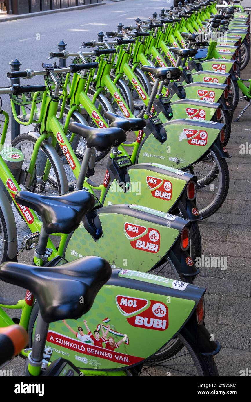 Biciclette per uso pubblico nel centro urbano della città Foto Stock