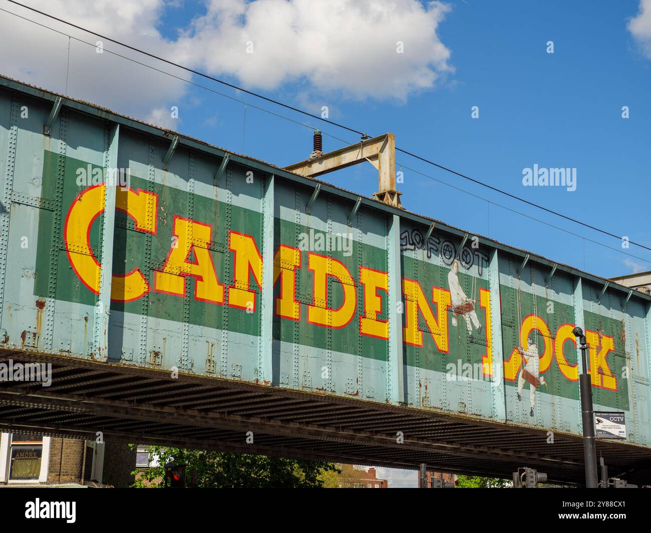 Ponte ferroviario di Camden Lock, Londra, Regno Unito Foto Stock