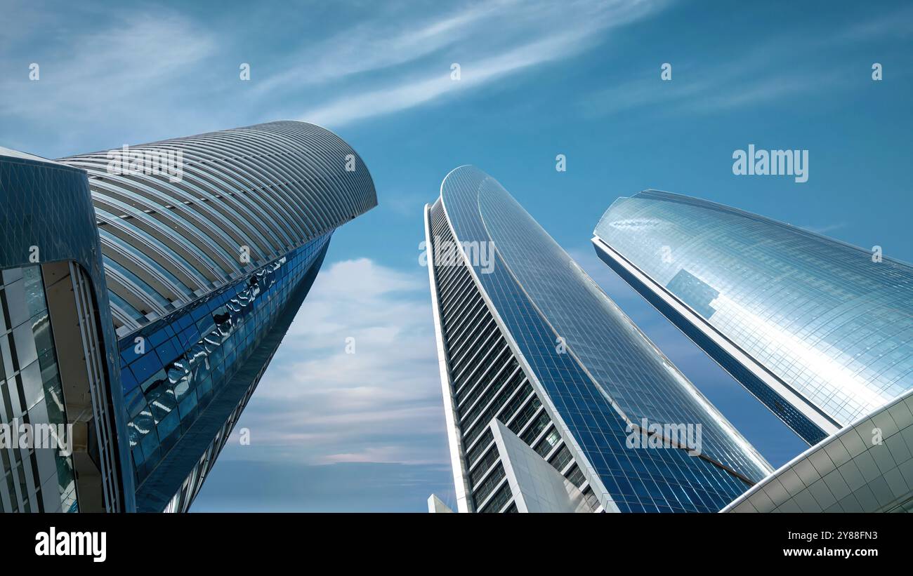 Abu Dhabi, Emirati Arabi Uniti - 14 febbraio 2022: Il complesso Etihad Towers è costituito da cinque grattacieli, il più alto dei quali raggiunge i 74 piani. Elegante towe Foto Stock