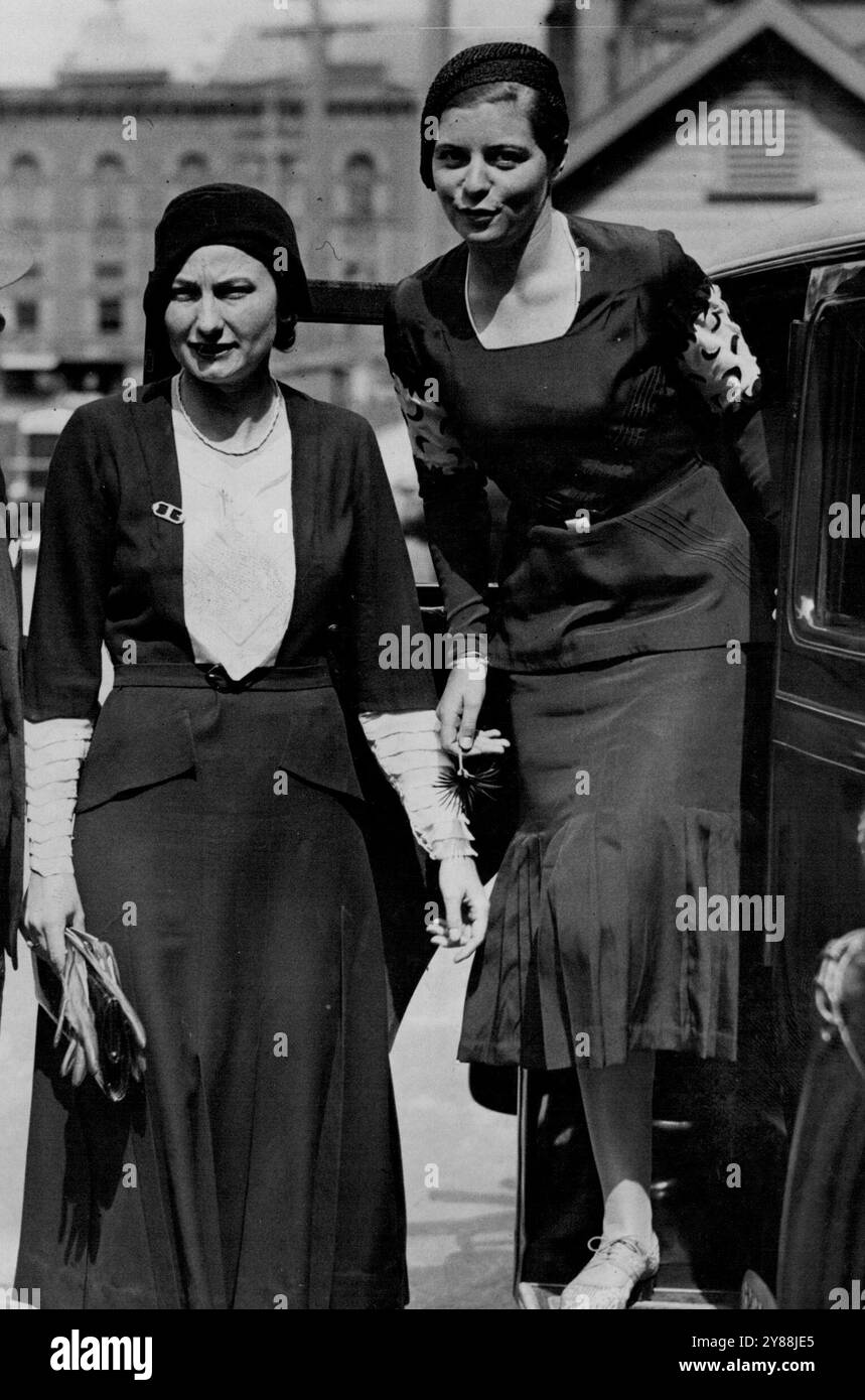 Ricevimento dei sindaci al municipio di Fraulein Beinhorn. Ha lasciato la signora A. C. Busing e Fraulein. 7 aprile 1932. Foto Stock Ricevimento dei sindaci al municipio di Fraulein Beinhorn. Ha lasciato la signora A. C. Busing e Fraulein. 7 aprile 1932. Foto Stock