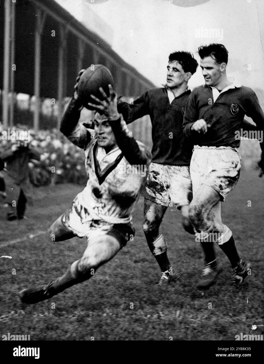 SP-Rugby League-o'Seas-Britain a 1959 - 1950-1959 - giocatori e azione - Rugby League. 17 dicembre 1953. (Foto di Kemsley Picture Service). Foto Stock