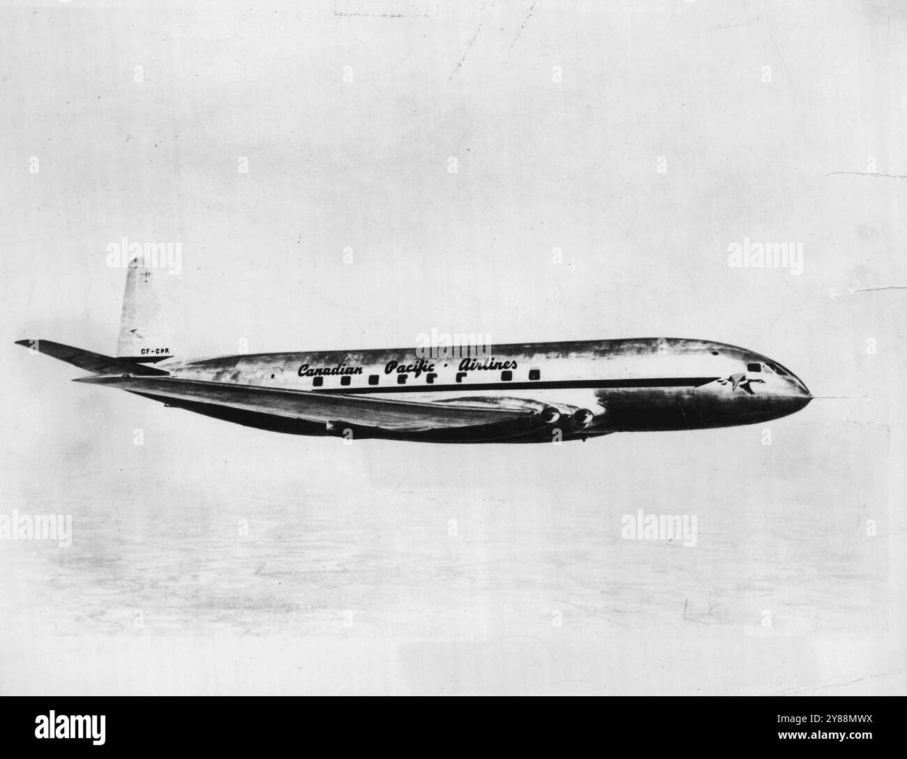 La Canadian Pacific Air Lines ha ordinato due aerei di linea a propulsione a reazione de Haviland Comet, nella foto sopra, per il servizio da Vancouver a Tokyo e Hong Kong. Gli aerei a reazione, ordinati per primi da una linea aerea canadese, saranno consegnati nel 1952, è stato annunciato da G.W.G. McConachie, presidente della C.P.A. 18 gennaio 1950. Foto Stock