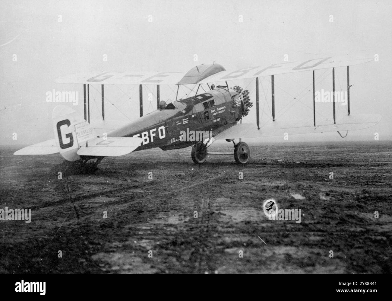 Il volo London Capetown parte -- la partenza da Croydon. Il sig. Alan J. Cobham, l'illustre aviatore britannico, che ha volato per 250.000 miglia in Europa, Asia, e l'Africa, che ha lasciato Londra su un volo di 8.000 miglia per portarlo sopra deserti e foreste sconosciute dell'Africa, sta per riferire alla Imperial Airways sulla possibilità di stabilire una linea aerea regolare tra Londra e Capetown. 7 febbraio 1930. (Foto di Central News) Foto Stock