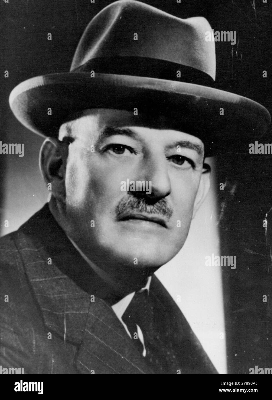 No Safer Investment, dice il signor H. T. Armitage, C.M.G., Governatore della Commonwealth Bank of Australia. "Considerato da un punto di vista individuale, il secondo prestito di sicurezza è un ottimo investimento. "I termini sono allettanti, e non c'è altra garanzia che abbia lo stesso grado di sicurezza le obbligazioni di sicurezza dovrebbero essere raccomandate sia ai piccoli che ai grandi abbonati. Si tratta di un'opportunità adeguata per investire risparmi a fini di utilità nazionale." 20 novembre 1946. Foto Stock