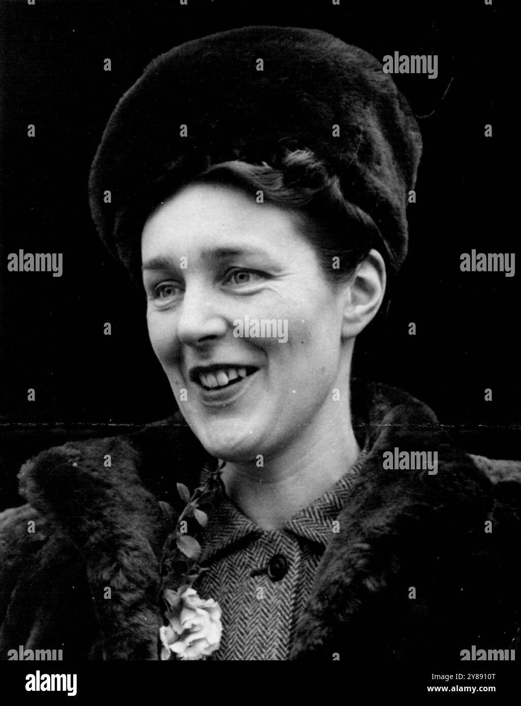 La Contessa Albemarle è Presidente del nuovo sviluppo -- Un ritratto della Cortessa di Albemarle, recentemente nominata Presidente della Commissione per lo sviluppo. La contessa di Albemarle, che come annunciato fino ad oggi (Mon) succederà al conte di Shaftesbury come presidente della commissione per lo sviluppo quando si dimette dall'ufficio l'11 novembre, è entusiasta della nomina. Ha detto: "È come avere la testa per il tuo hobby di animali domestici, perché sono un problema che riguarda l'Inghilterra rurale”. 4 ottobre 1948. Foto Stock