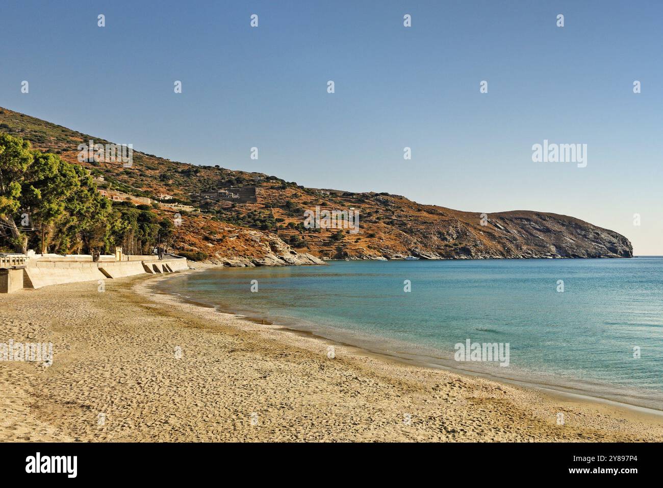 Spiaggia di Gialia vicino al villaggio di Stenies nell'isola di Andros, Grecia, Europa Foto Stock