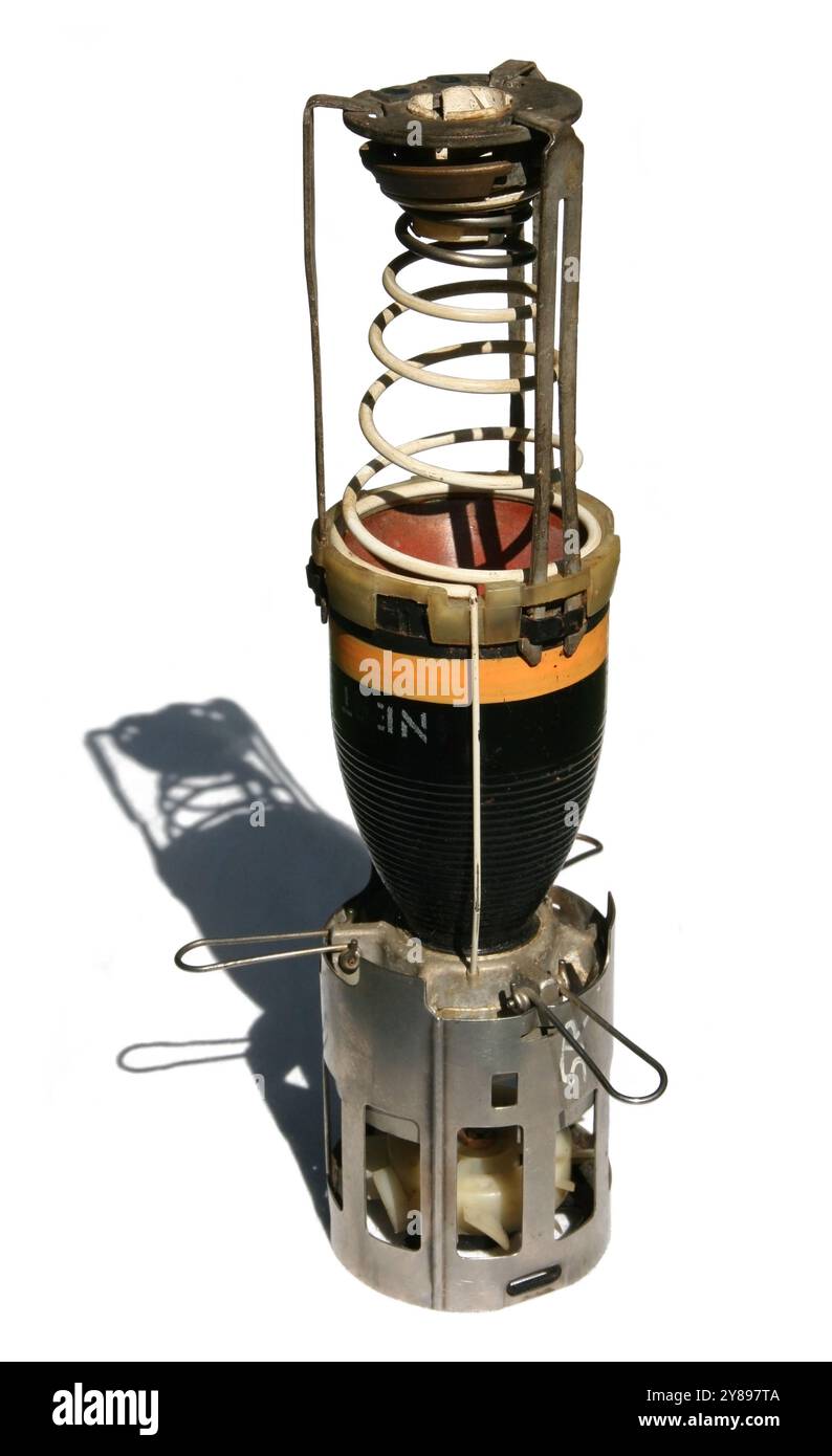 Bomba a grappolo BL755 Mk2/1 britannica. Gli obiettivi principali sono i veicoli blindati con capacità anti-personale secondarie. Foto Stock