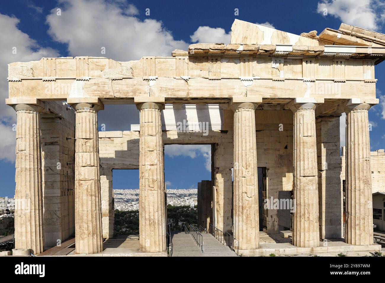 Il Propileo (437 a.C.) sull'Acropoli ateniese, Grecia, Europa Foto Stock