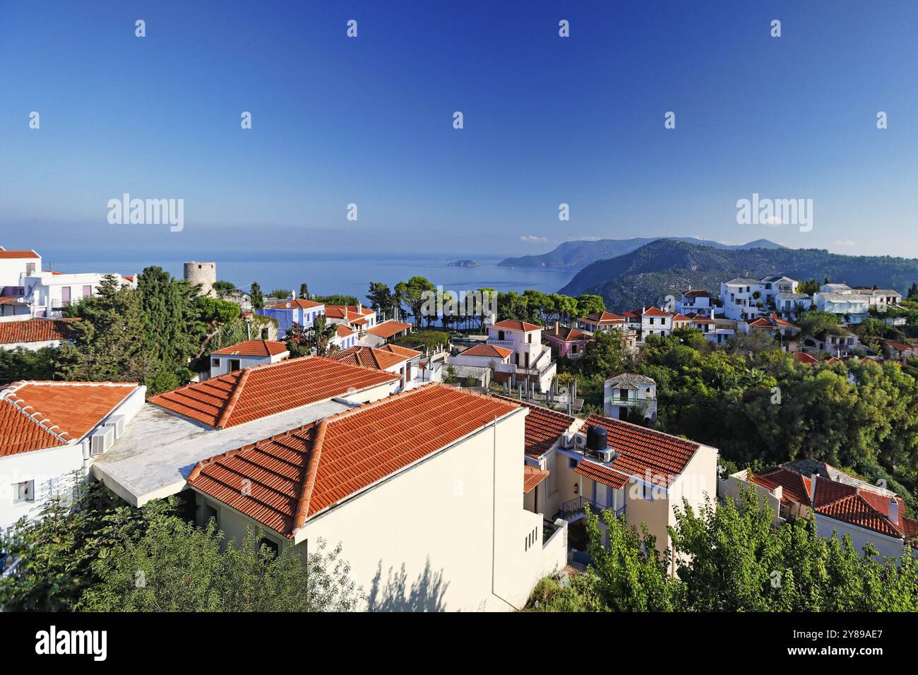 Le case tradizionali nella vecchia Chora dell'isola di Alonissos, Grecia, Europa Foto Stock