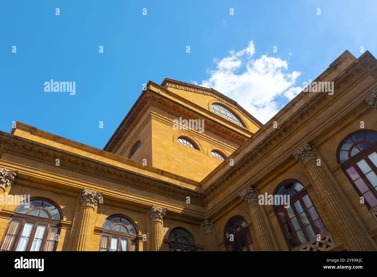 Teatro massimo di Palermo dalla Sicilia, Italia Foto Stock