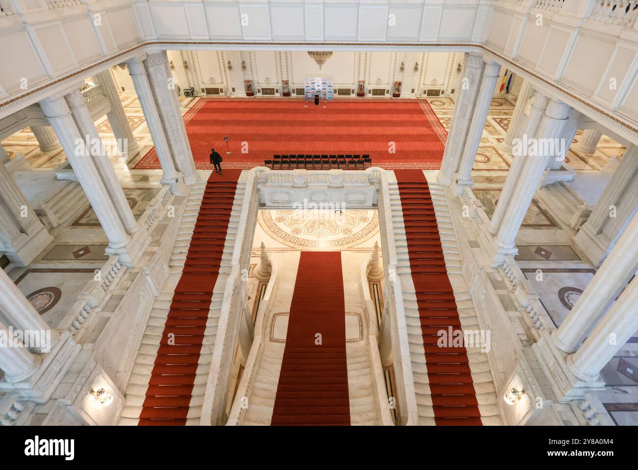 Bucarest, Romania - 3 ottobre 2024: Interno del Palazzo del Parlamento. Foto Stock