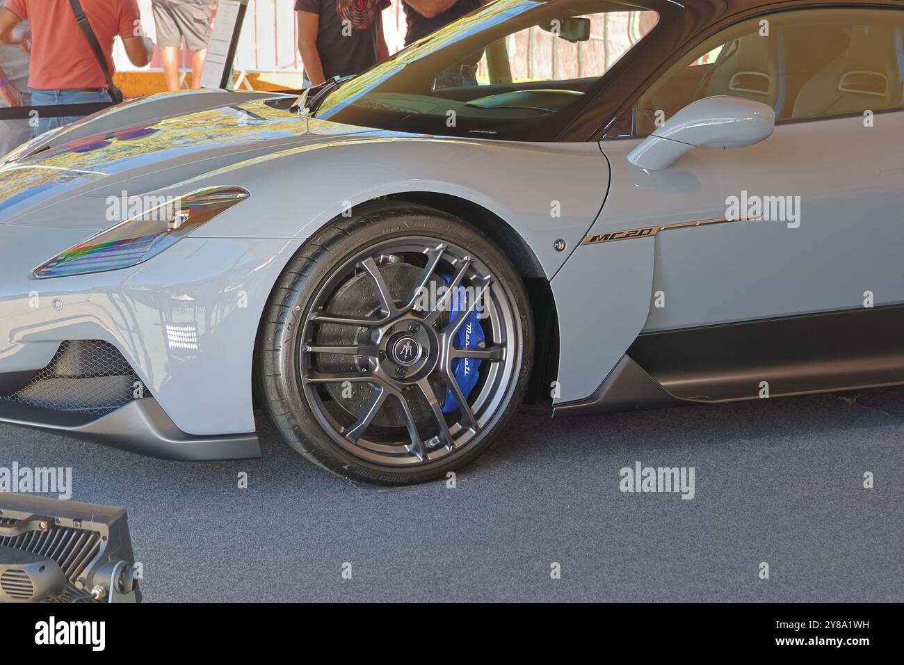 La nuovissima maserati mc20 è in mostra presso uno showroom della concessionaria Foto Stock