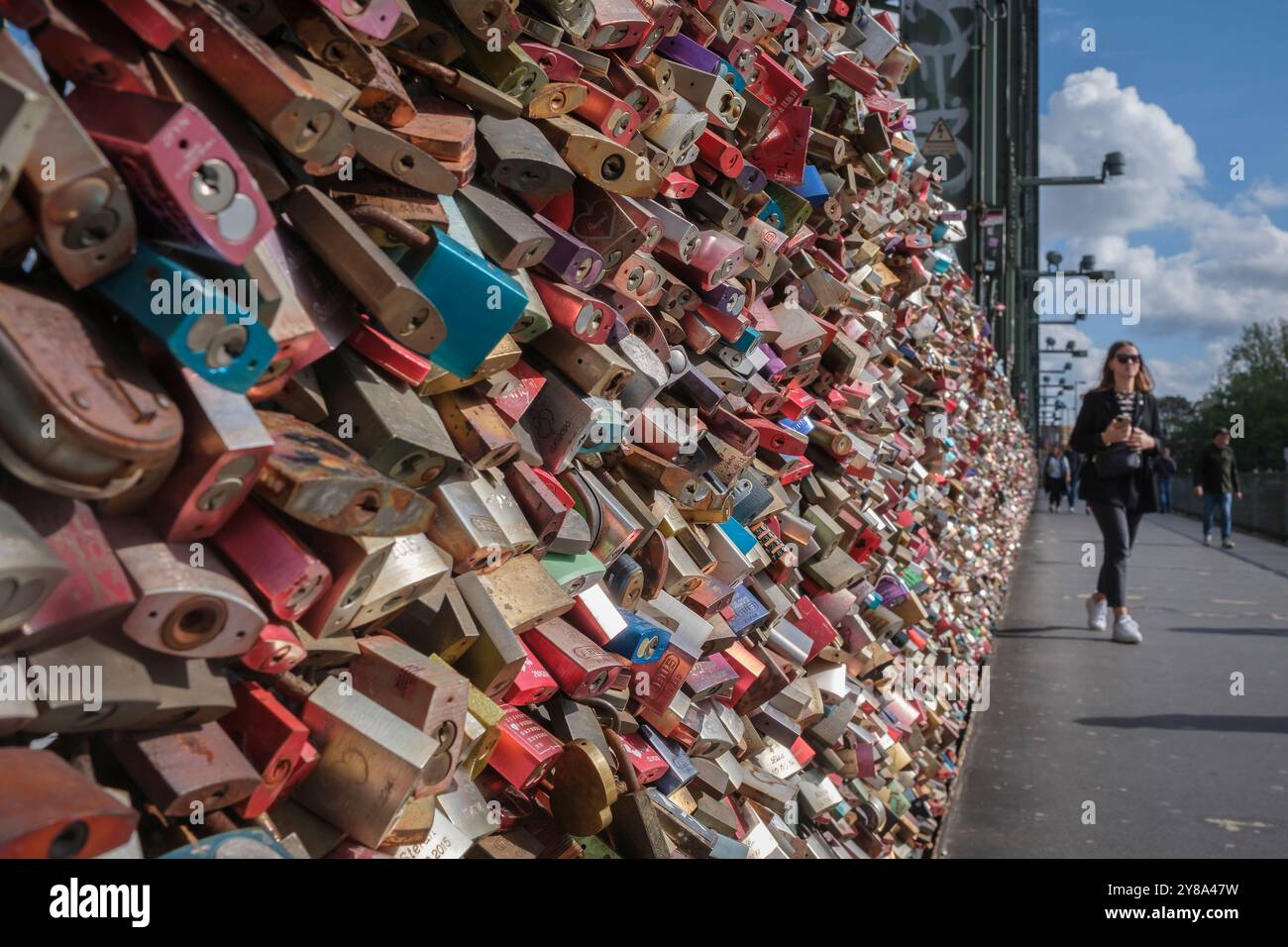 Love Locks sul ponte Hohenzollern di Colonia Foto Stock