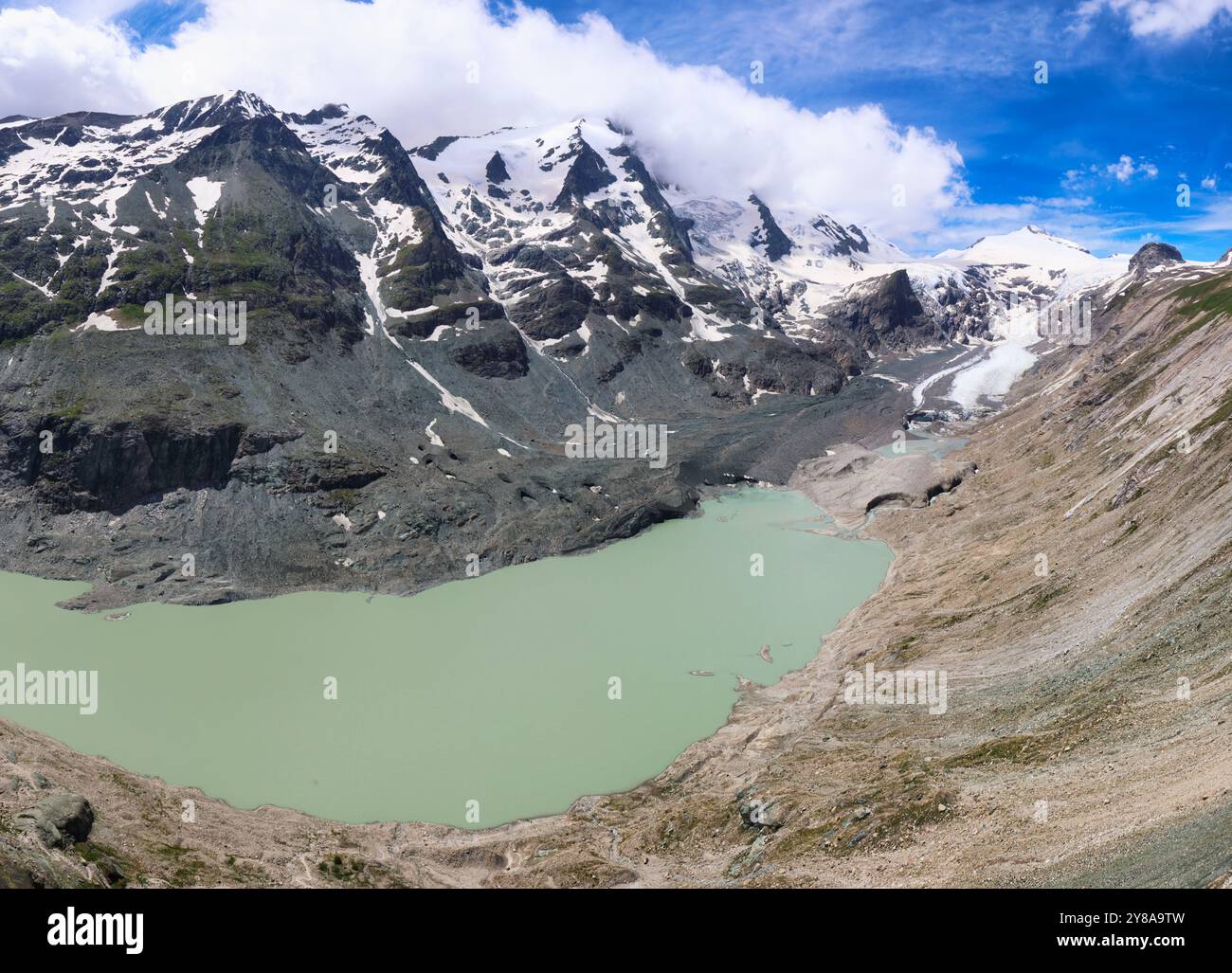Il panorama più alto dell'Austria, la strada alpina Grossglockner al Kaiser Franz Josef Hohe. Il più grande ghiacciaio delle Alpi orientali Foto Stock