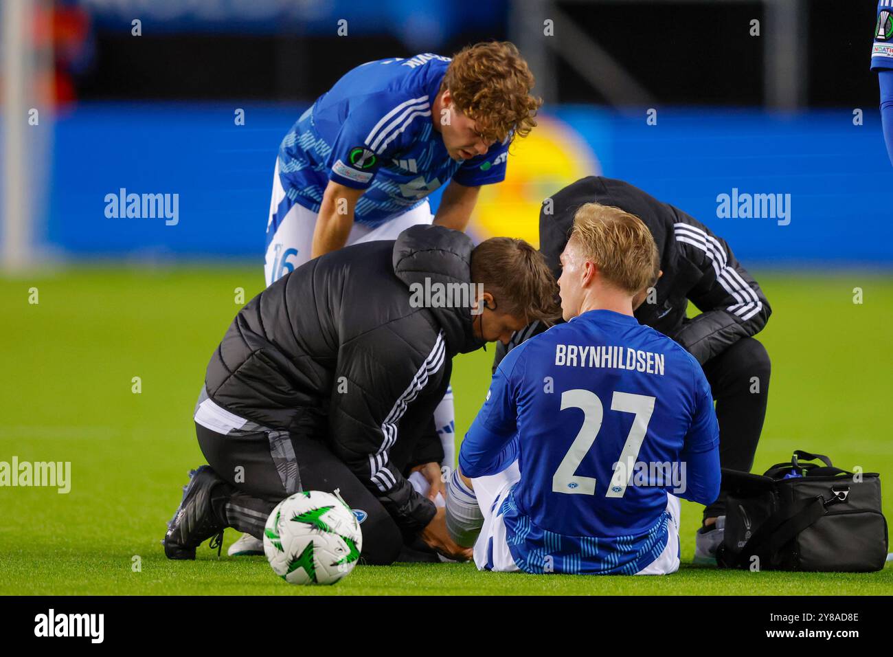 Molde 20241003. L'Ola Brynhildsen di Molde riceve un trattamento durante la partita di calcio dell'Europa Conference League tra Molde e Larne all'Aker Stadion. Foto: Svein ove Ekornesvåg / NTB Foto Stock