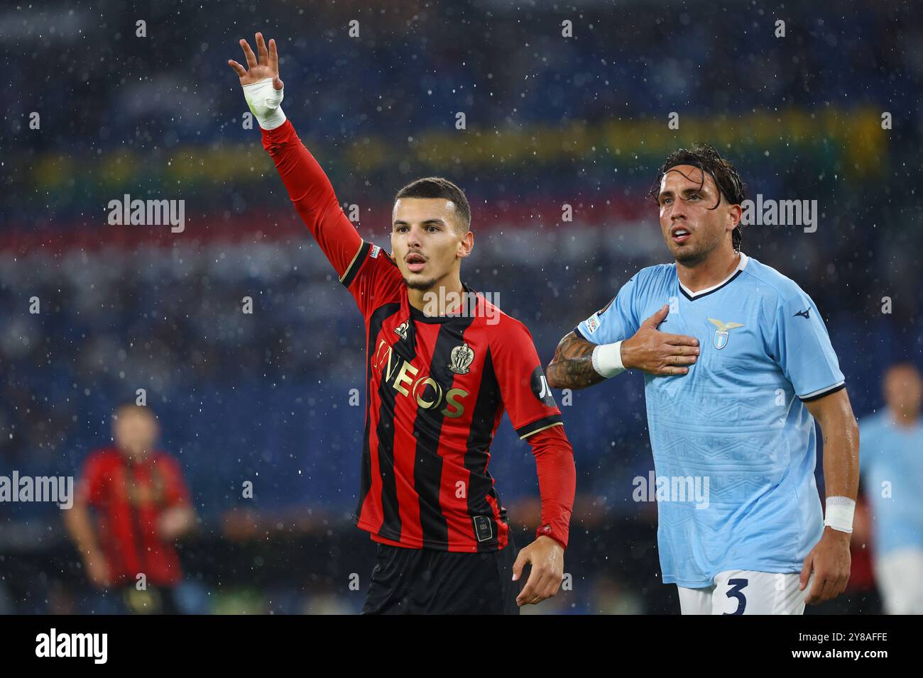 Roma, Italia. 3 ottobre 2024. Badredine Bouanani di Nizza e Luca Pellegrini della Lazio gesto durante la fase UEFA Europa League, League, match 2fo Foto Stock