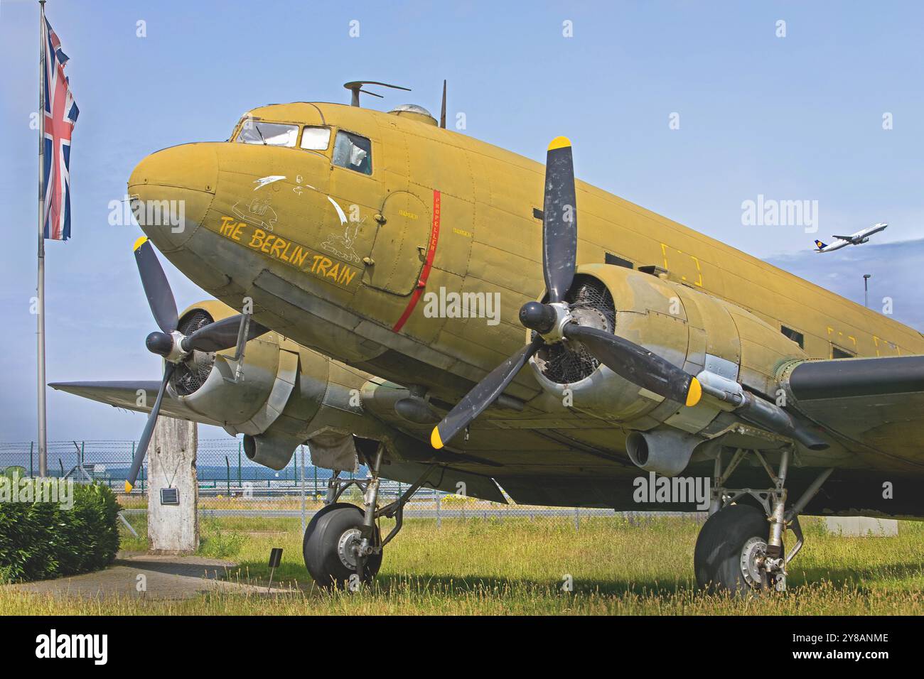 Douglas DC-3/C-47, il treno di Berlino al memoriale del ponte aereo dell'aeroporto di Francoforte, Germania, Assia, Francoforte sul meno Foto Stock