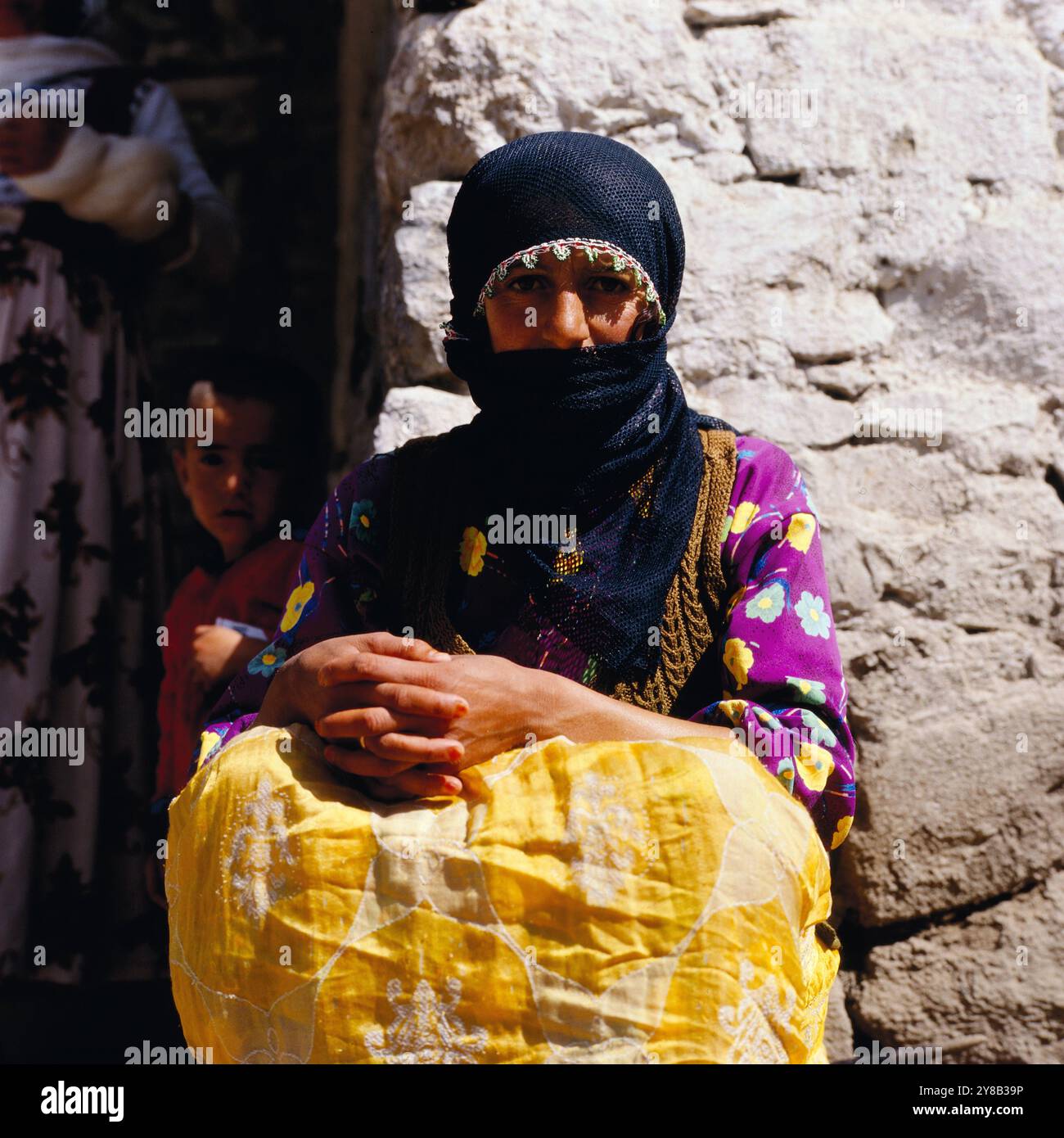 Frau im Dorf Güzelsu in der Provinz Van in Ost-Anatolien, Türkei um 1988. 900200000692 Foto Stock