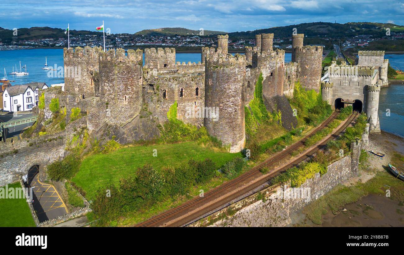 Castello di Conwy sul fiume Conwy. Immagine aerea. Foto Stock