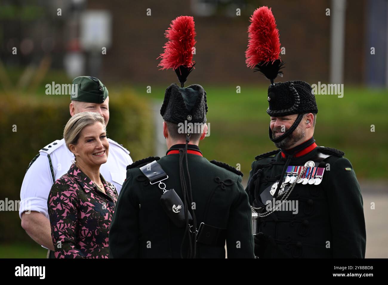 Bulford, Regno Unito. 4 ottobre 2024. Il colonnello reale, 5th Battalion, The Rifles (5 FUCILI), sua altezza reale (HRH) Sophie, la duchessa di Edimburgo partecipa a una parata di ritorno per 5 FUCILI dopo un dispiegamento operativo di 6 mesi in Estonia. Crediti: Finnbarr Webster/Alamy Live News Foto Stock