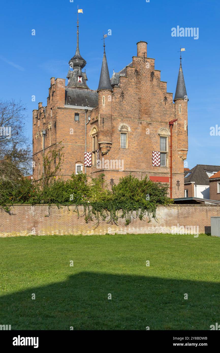 Lo Stadskasteel Zaltbommel è un museo situato nella città fortificata e anseatica di Zaltbommel. Il castello fu costruito intorno al 1535. Foto Stock