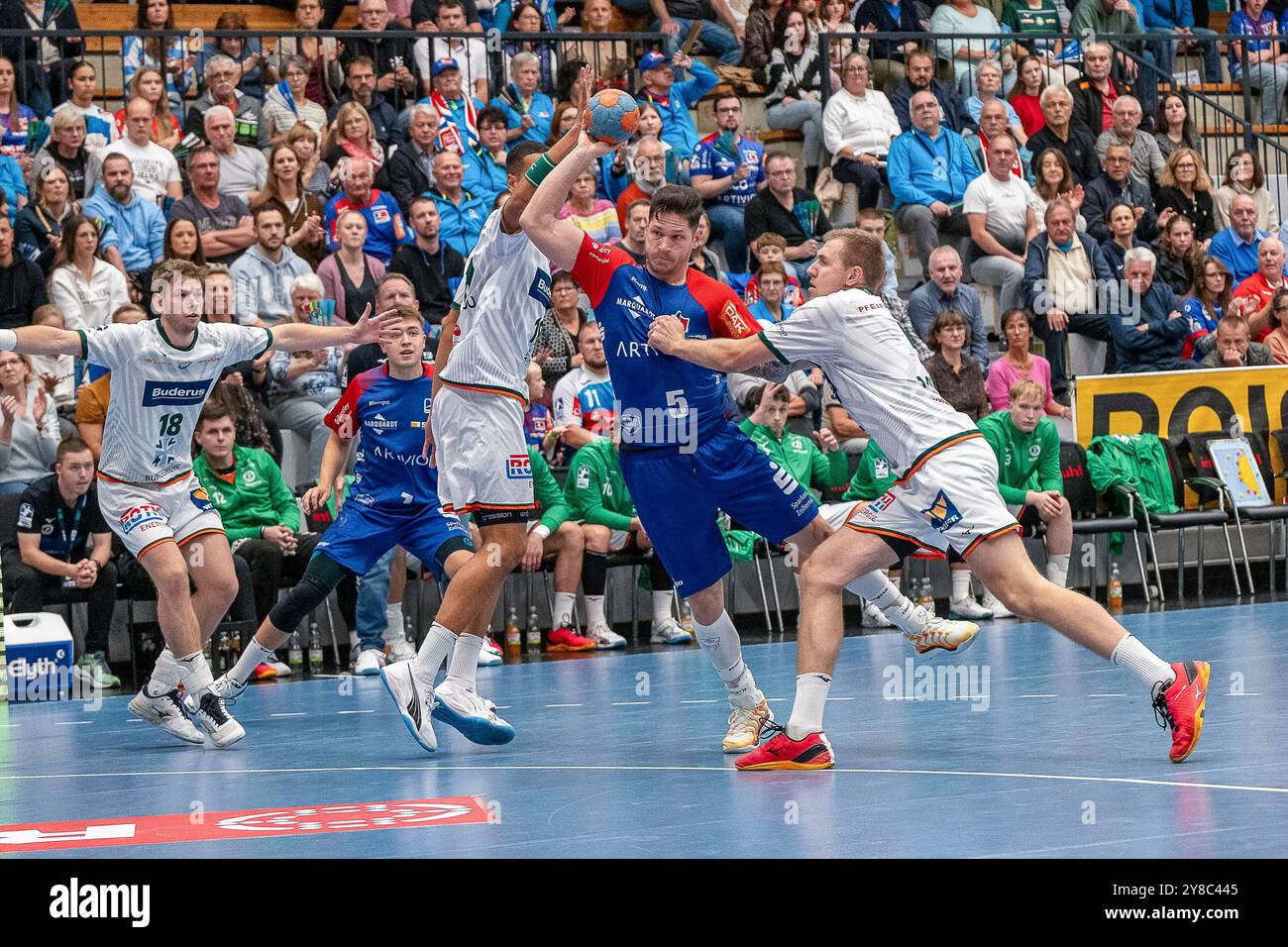 HBW Balingen-Weilstetten vs. HSG Wetzlar, Handball, DHB-Pokal, 2. Runde, 02.10.2024, Wurf von Csaba Leimeter (HBW Balingen,#5), foto: Eibner-Pressefoto/Stefan Rosenfeld Foto Stock