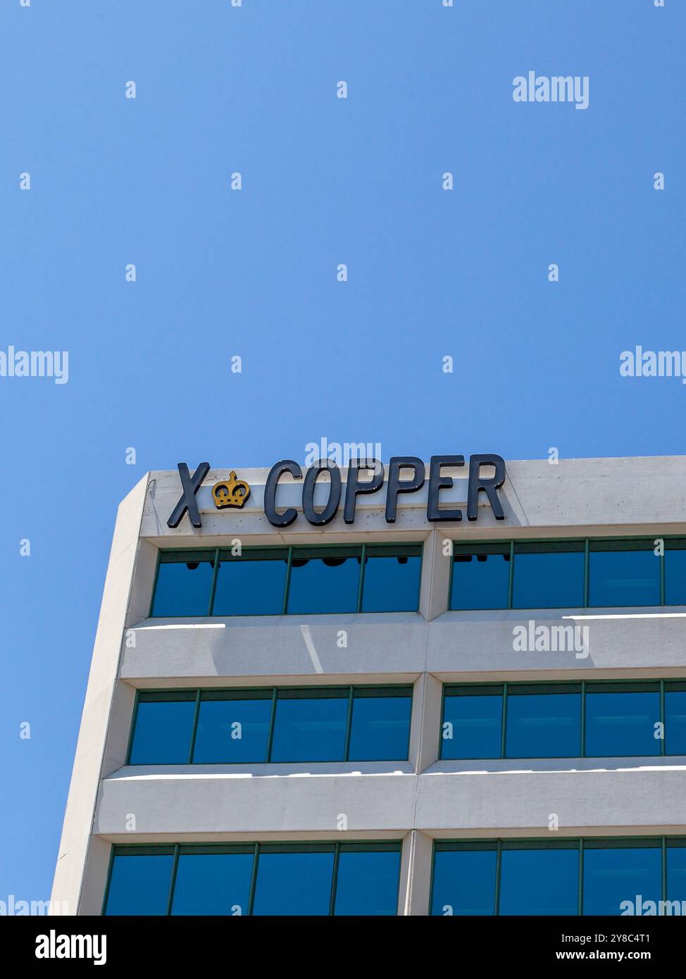 Toronto, Canada - 11 giugno 2018: Segno di X-Copper sull'edificio di Toronto, X-Copper è la squadra di difesa legale più importante del Canada. Foto Stock