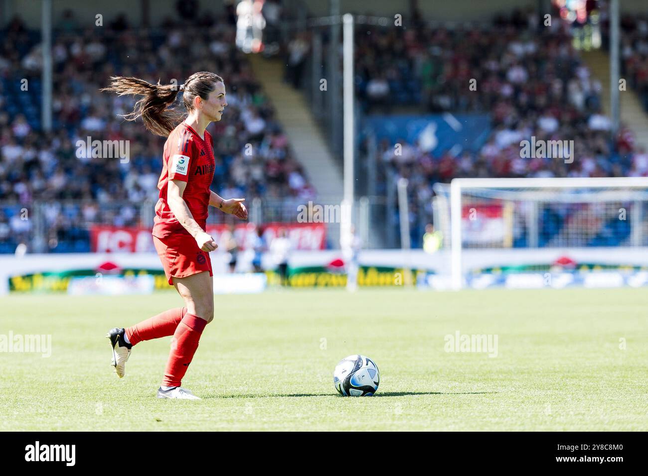 Hoffenheim, Germania. 20 maggio 2024. Tuva Hansen (FC Bayern M?nchen, #6) AM Ball GOOGLE PIXEL Frauen Bundesliga, TSG Hoffenheim - FC Bayern M?nchen, Hoffenheim, Dietmar-Hopp-Stadion AM 20.05.2024 LE NORMATIVE DFB VIETANO QUALSIASI USO DI FOTOGRAFIE COME SEQUENZE DI IMMAGINI E/O QUASI-VIDEO. Credito: dpa/Alamy Live News Foto Stock