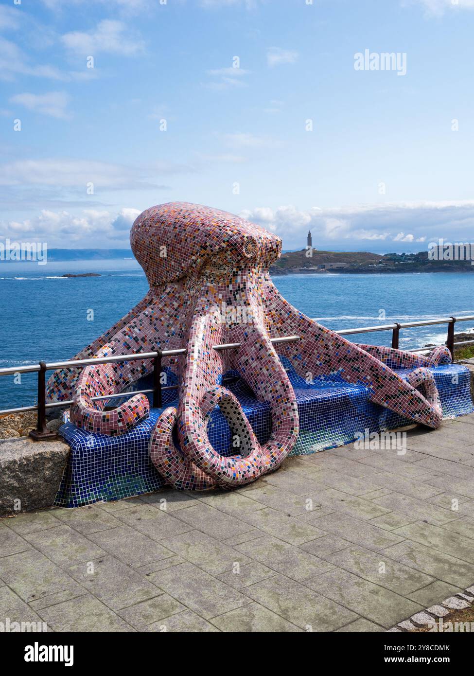 A Coruña, Spagna. 5 agosto 2024. Scultura di polpo progettata da Javier M. Padín Martínez a la Coruña, Spagna Foto Stock