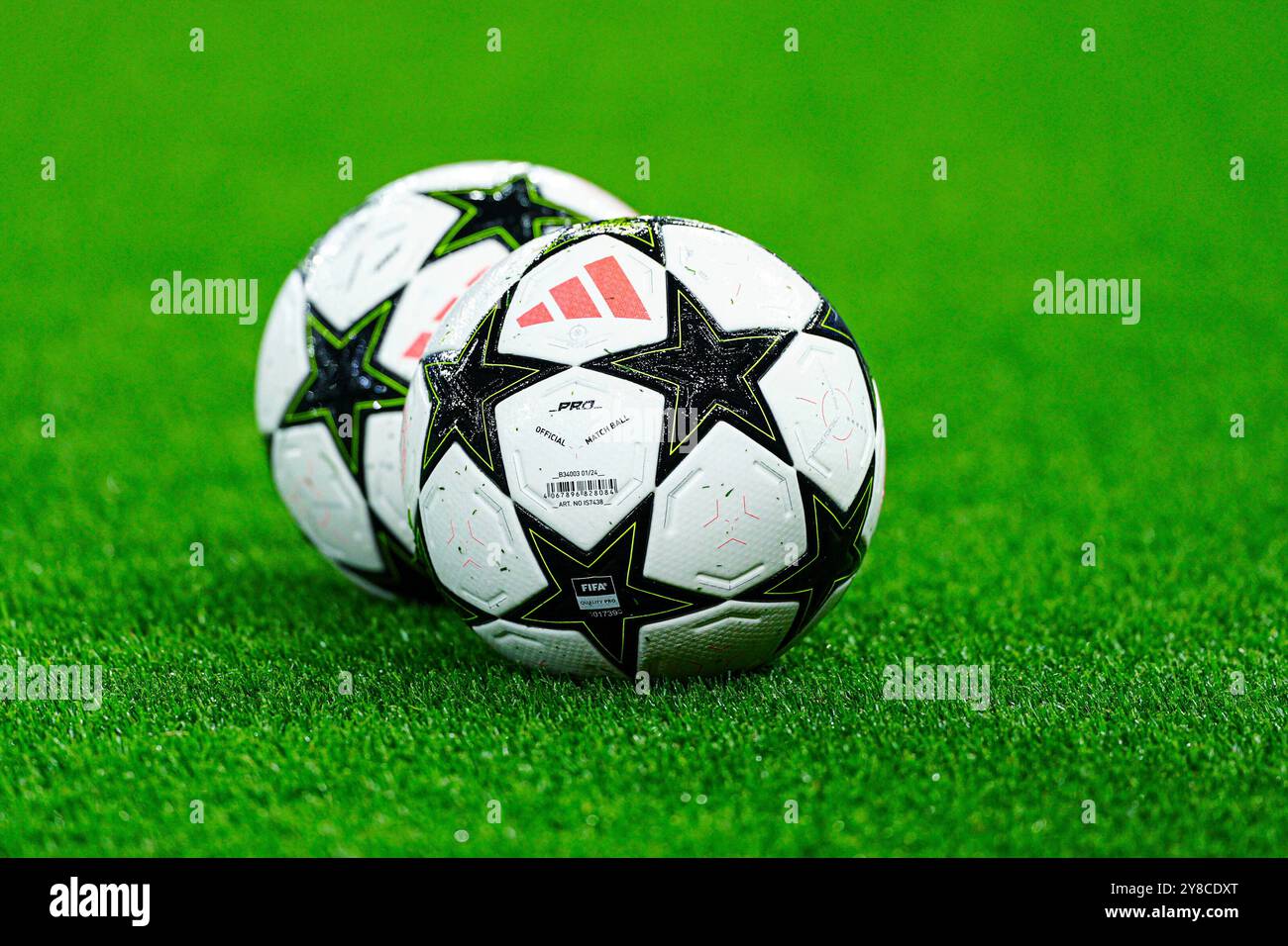 Adidas Spielbaelle ITA, Aston Villa vs. FC Bayern Muenchen, Fussball, UEFA Champions League, Spieltag 2, Spielzeit 2024/25, 02.10.2024 foto: Eibner-Pressefoto/Marcel von Fehrn Foto Stock