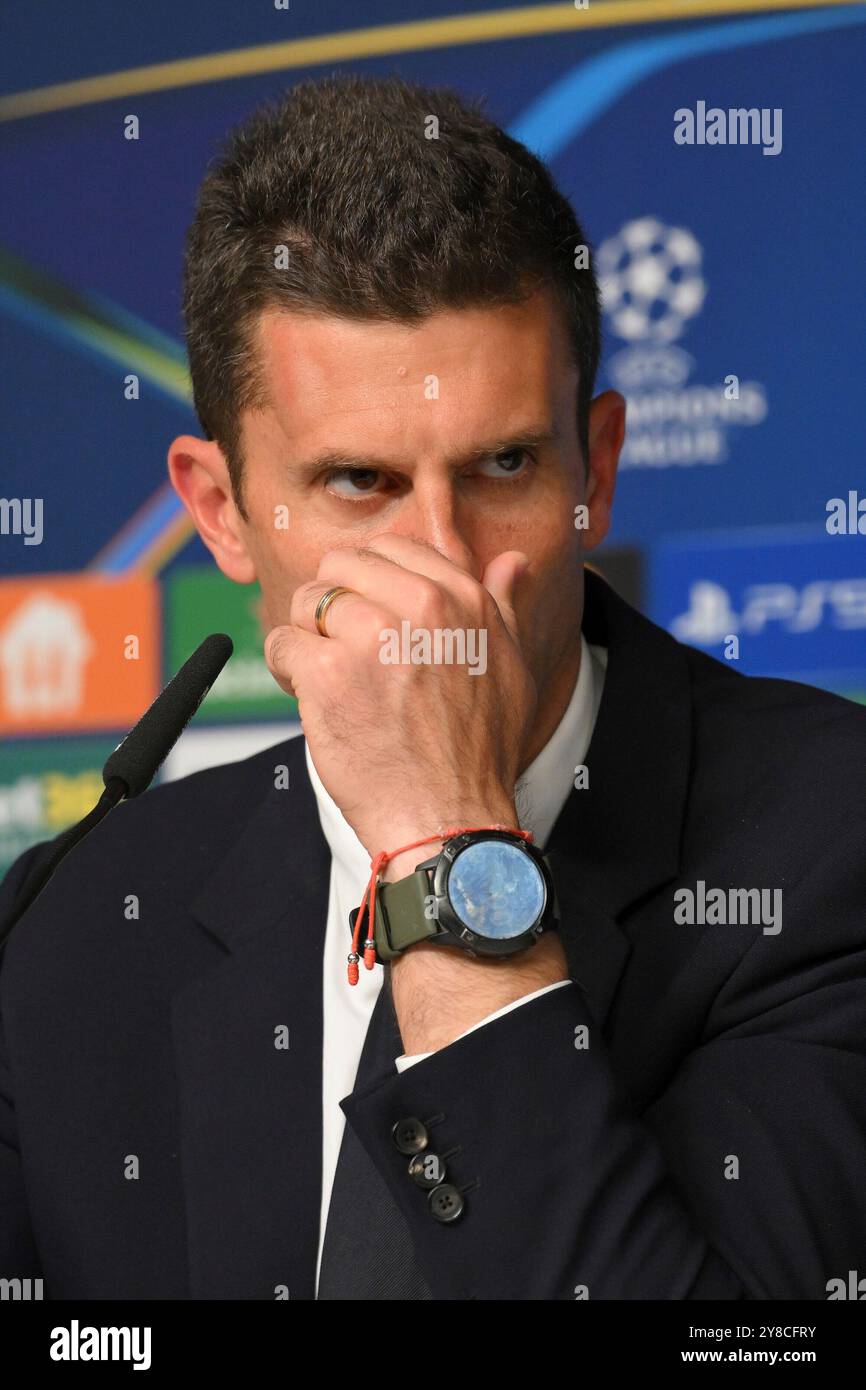 Lipsia, Germania. 3 ottobre 2024. Thiago Motta (Trainer, Juventus Torino) zur Pressekonferenz. GER, RB Leipzig vs. Juventus Torino, Fussball, UEFA Champions League, 2. Spieltag, Saison 2024/2025, 02.10.2024 foto: Eibner-Pressefoto/Bert Harzer credito: dpa/Alamy Live News Foto Stock